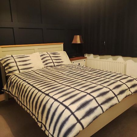 Atrium House Guest House Hazel Grove Экстерьер фото