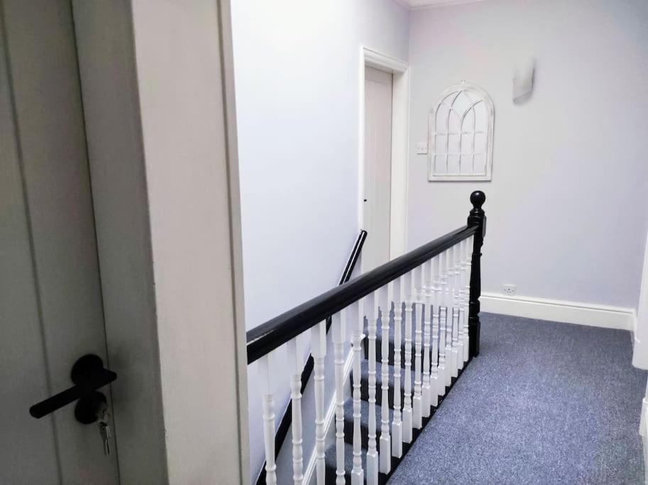 Atrium House Guest House Hazel Grove Экстерьер фото