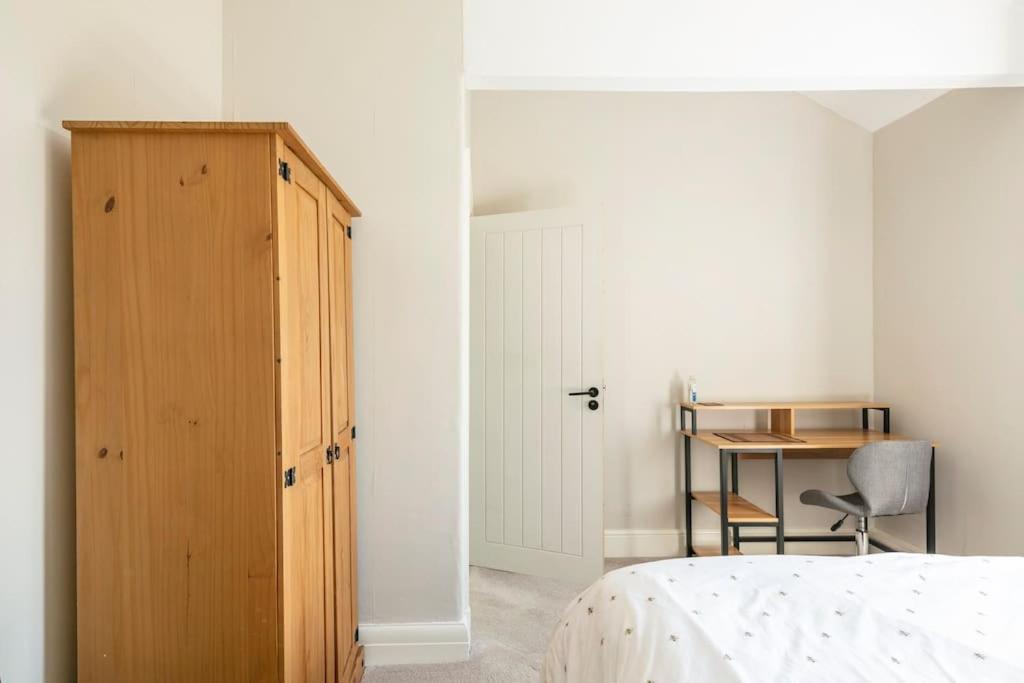 Atrium House Guest House Hazel Grove Экстерьер фото