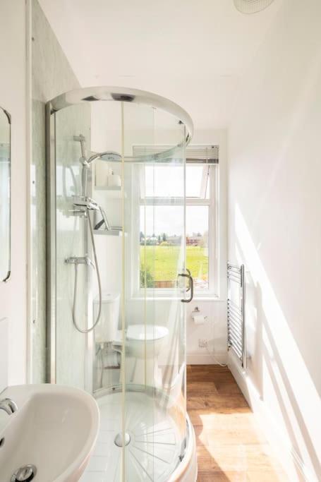 Atrium House Guest House Hazel Grove Экстерьер фото