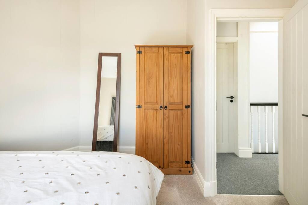 Atrium House Guest House Hazel Grove Экстерьер фото